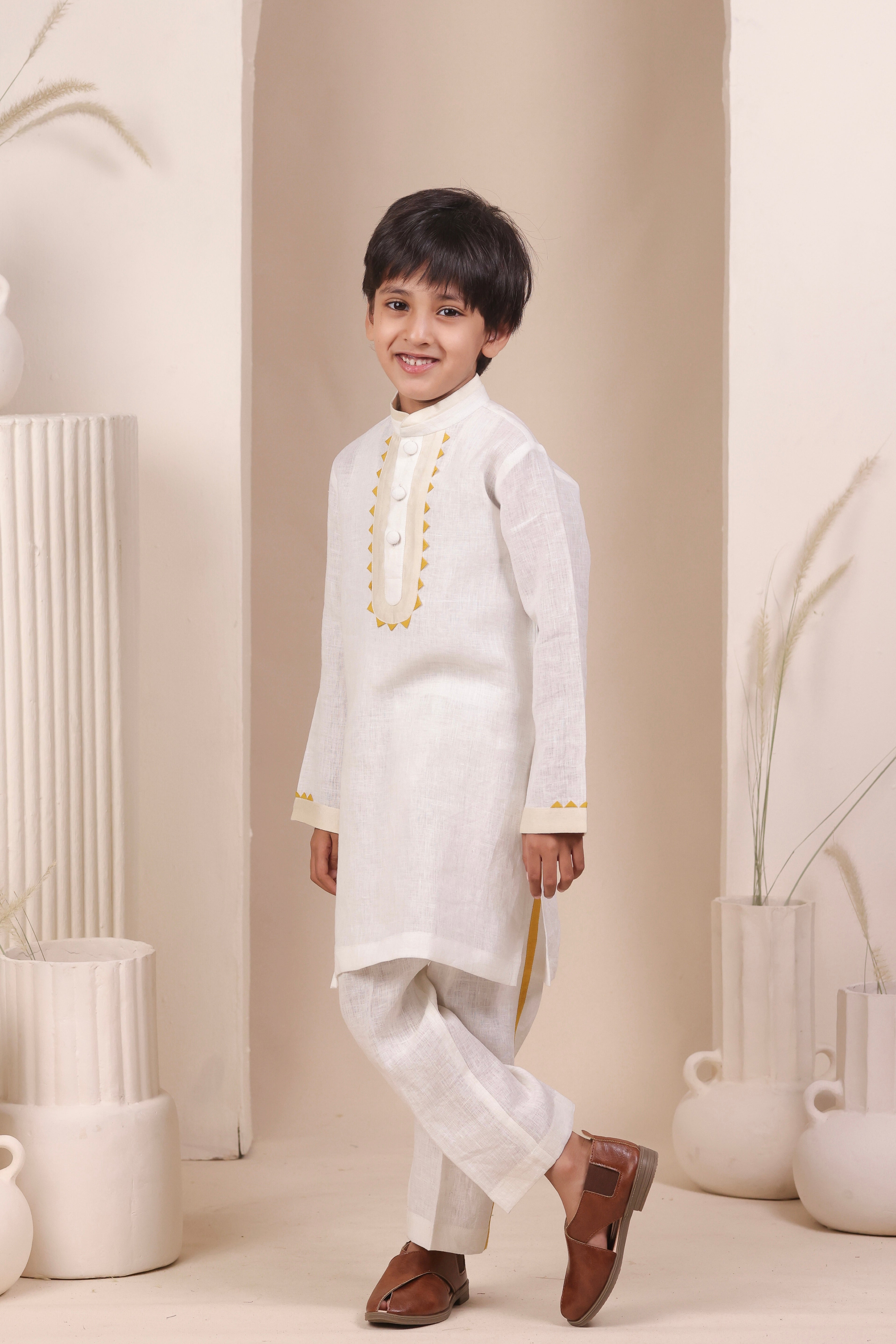 Safed Rekha Kurta Set