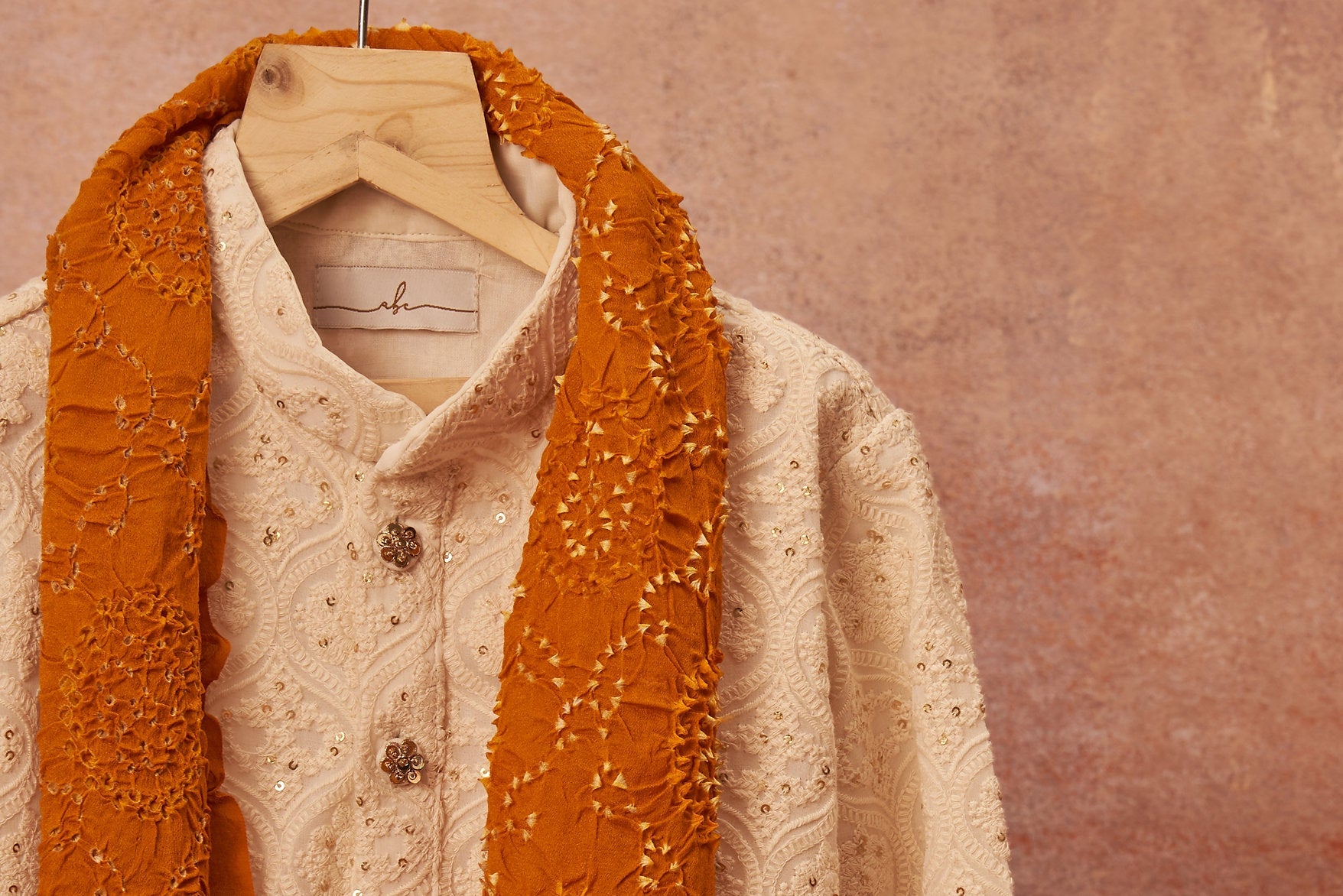 Lakhnavi Kurta With Bandhani Stole