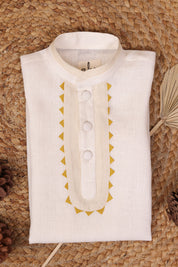 Safed Rekha Kurta Set