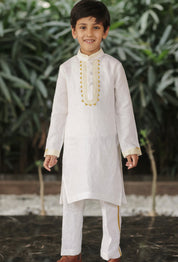 Safed Rekha Kurta Set