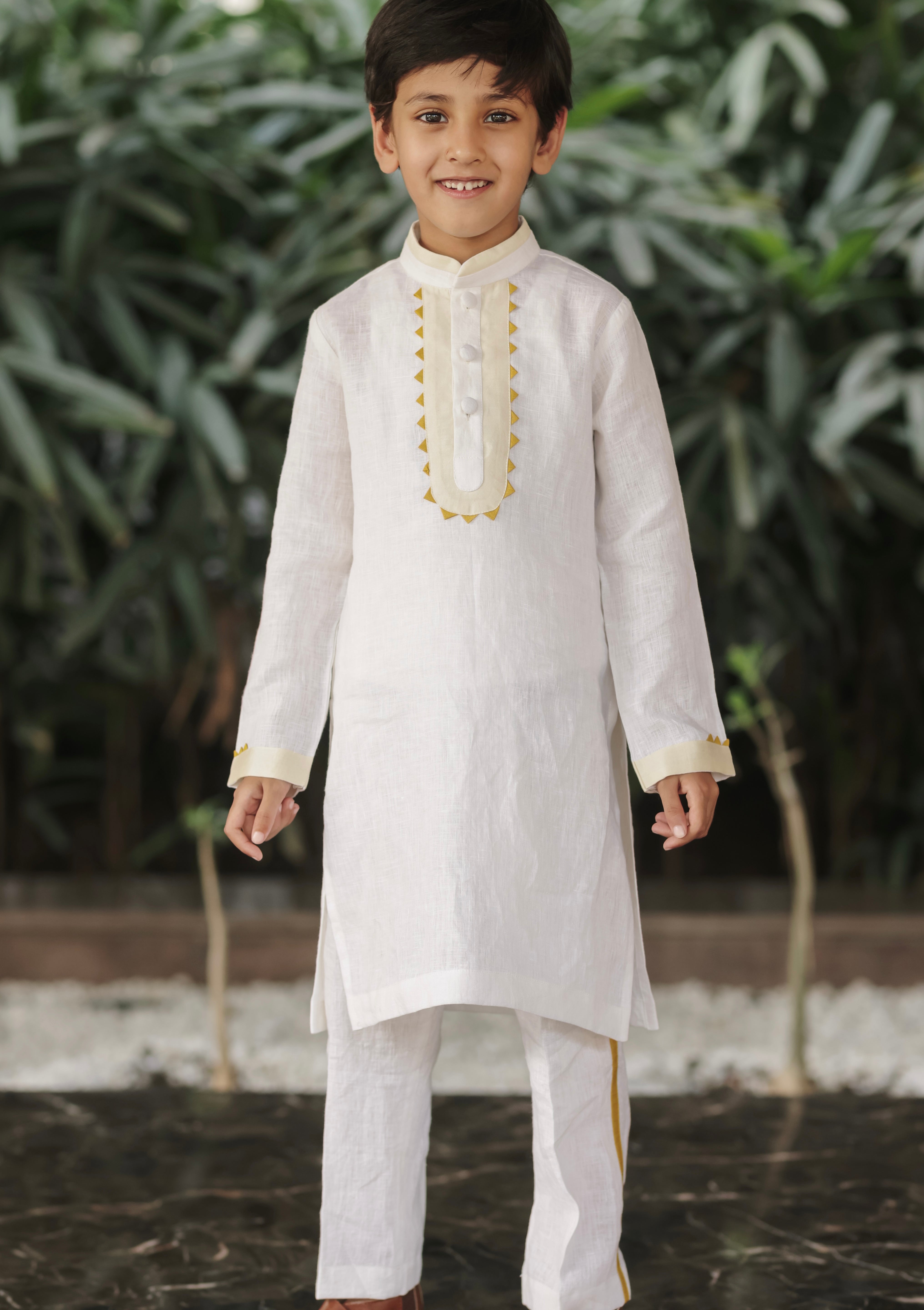 Safed Rekha Kurta Set