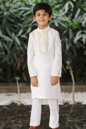 Safed Rekha Kurta Set