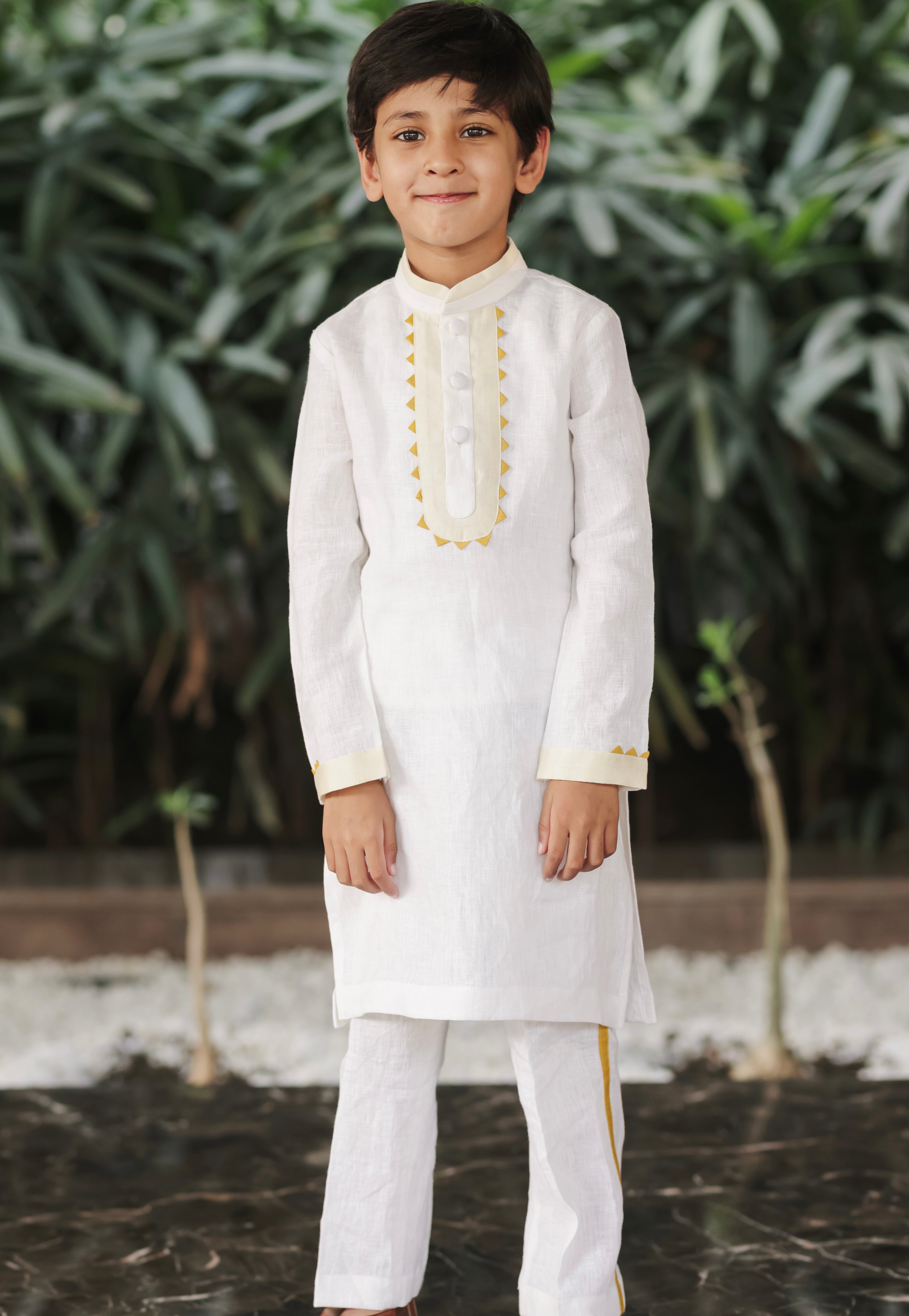 Safed Rekha Kurta Set