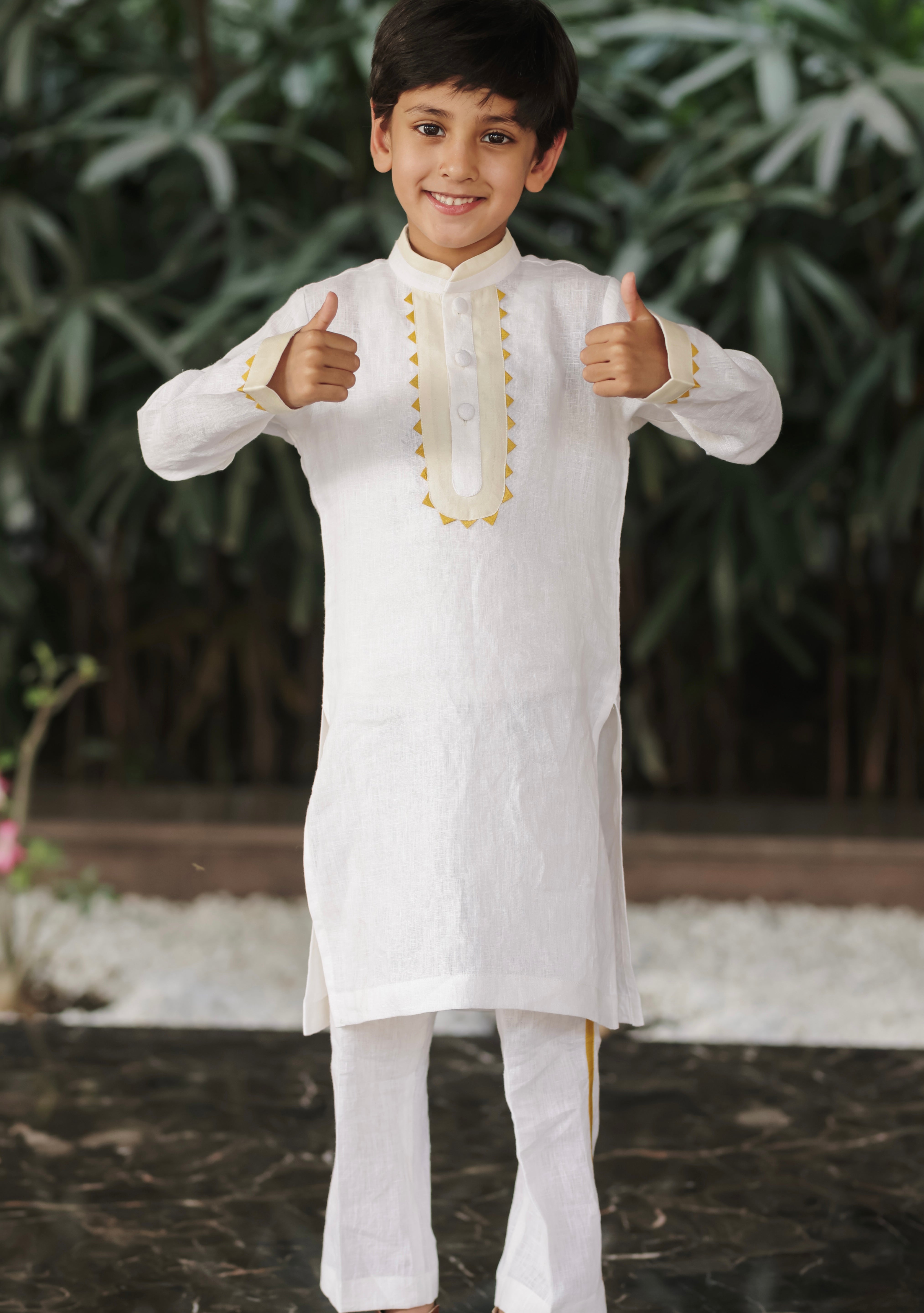 Safed Rekha Kurta Set