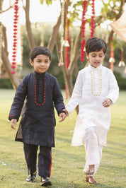 Safed Rekha Kurta Set